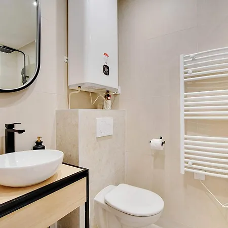 Apartment Faubourg Saint Denis 4p *